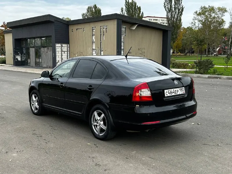 В продаже skoda octavia a5 рестайлинг: - цена 1025000+торг; - год 2012; - мотор 1,8; - мкпп; - оригинальный пробег 222тыс. ; - осмотр г. мариуполь; - 5 владельцев по птс, документы полный порядок, продажа от собственника. — передние + задние эсп; — abs, esp; — подогрев передних сидений; — многофункциональное рулевое колесо; — круиз контроль; — кожаный салон; — задние парктроники; — подогрев переднего и заднего стекла; — датчик дождя и света; — регулировка руля по высоте; — климат контроль 2-ух зонный; — подушки безопасности; — заводская сигнализация; — 8 динамиков; — aux, usb. автомобиль на летней резине nokian 205/60/16, в подарок зимняя резина отъездила 1 сезон, yokohama 205/55/16. по кузову есть вторичные окрасы, также по отчету есть дтп, не критично, безопасность вся на месте, стекла в круг родные кроме лобового (было заменено в связи с наличием следов эксплуатации), страдало лишь навесное, геометрия ровная, все зазоры на местах. собственник! 📞 +79497427681 данил - фотография - 3