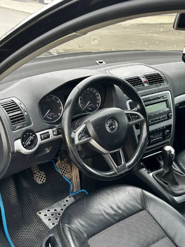 В продаже skoda octavia a5 рестайлинг: - цена 1025000+торг; - год 2012; - мотор 1,8; - мкпп; - оригинальный пробег 222тыс. ; - осмотр г. мариуполь; - 5 владельцев по птс, документы полный порядок, продажа от собственника. — передние + задние эсп; — abs, esp; — подогрев передних сидений; — многофункциональное рулевое колесо; — круиз контроль; — кожаный салон; — задние парктроники; — подогрев переднего и заднего стекла; — датчик дождя и света; — регулировка руля по высоте; — климат контроль 2-ух зонный; — подушки безопасности; — заводская сигнализация; — 8 динамиков; — aux, usb. автомобиль на летней резине nokian 205/60/16, в подарок зимняя резина отъездила 1 сезон, yokohama 205/55/16. по кузову есть вторичные окрасы, также по отчету есть дтп, не критично, безопасность вся на месте, стекла в круг родные кроме лобового (было заменено в связи с наличием следов эксплуатации), страдало лишь навесное, геометрия ровная, все зазоры на местах. собственник! 📞 +79497427681 данил - фотография - 8