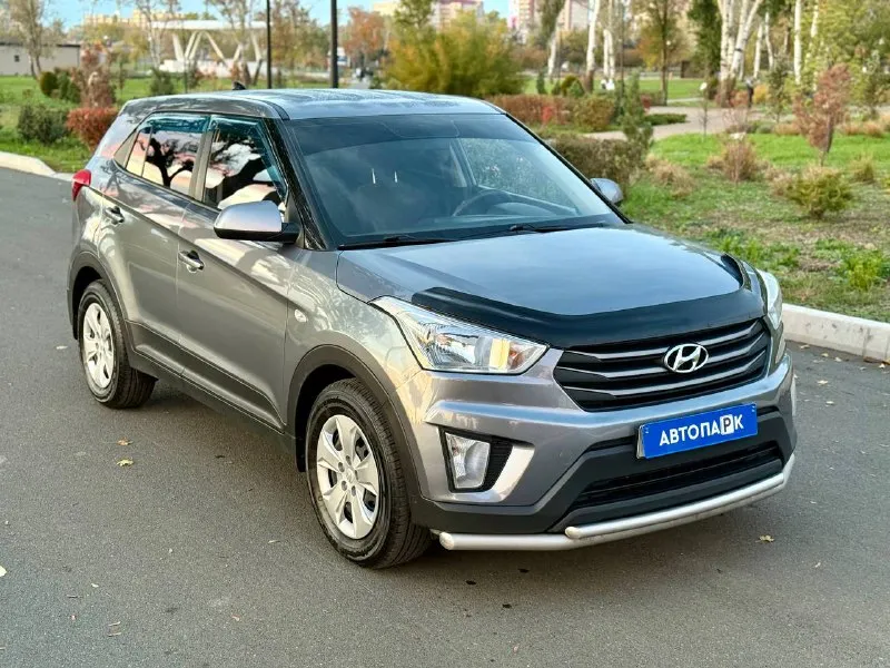🗻 hyundai creta 💰цена: 1 350 000р 🏢город: мариуполь 📅год выпуска: 2017 🧾пробег: 153 765км. ⚙️двигатель: 1.6 ⛽топливо: бензин ⚙️кпп: механика 6-ст 📞телефон: +7-989-263-55-56 +7-949-727-41-51 +7-949-551-91-52 💾 описание: creta - безусловный лидер среди паркетников на российском рынке. бензиновый двигатель g4fg объёмом 1.6 литра в паре с шестиступенчатой механикой и переднеприводной компоновкой не имеет заводских недостатков, надежный, неприхотливый и дешевый в обслуживании как и весь автомобиль. ✔️ опрятный кузов без коррозии, несколько косметических окрасов. ✔️техническая часть на 5+ ✔️южная эксплуатация. шикарная комплектация: кондиционер ❄️ (холодит отлично), мульти-руль, полный электропакет, птф, abs, airbag, гидроусилитель руля, подогрев сидений, отличная резина. улица шевченко 269 🏦 возможна продажа в кредит по двум документам. - фотография - 2