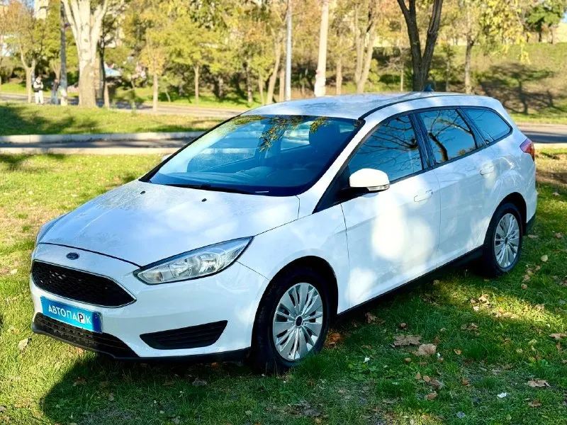 ⚪️ ford focus 3 rest 💰цена: 990 000р 🏢город: мариуполь 📅год выпуска: 2018 🧾пробег: 159 227 км. ⚙️двигатель: 1.6 ⛽топливо: бензин ⚙️кпп: механика 📞 телефон: +7-989-263-55-56 +7-949-727-41-51 +7-949-713-18-14 💾 описание: ford focus 3 restyling- это практичный автомобиль, который сочетает в себе надёжность и функциональность. универсал с надёжной механической коробкой передач и цепным двигателем объемом 1.6 который обеспечивает хорошую динамику и экономичность. ✔️ кузов без коррозии и дефектов ✔️ оригинальный пробег ✔️ огромный багажник комплектация 👍: кондиционер ❄️ (работает отлично), android магнитола с камерой заднего вида, abs, airbag, электропакет, гидроусилитель руля, мультируль, центральный замок. улица шевченко 269 🏦 возможна продажа в кредит по двум документам. - фотография - 3