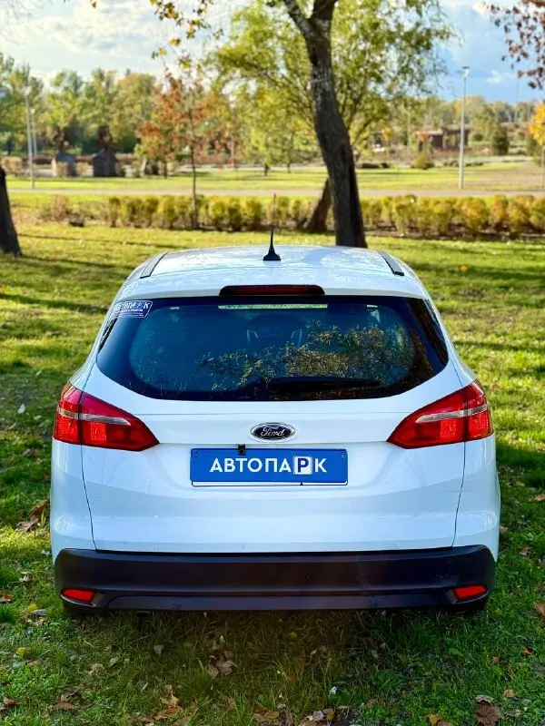 ⚪️ ford focus 3 rest 💰цена: 990 000р 🏢город: мариуполь 📅год выпуска: 2018 🧾пробег: 159 227 км. ⚙️двигатель: 1.6 ⛽топливо: бензин ⚙️кпп: механика 📞 телефон: +7-989-263-55-56 +7-949-727-41-51 +7-949-713-18-14 💾 описание: ford focus 3 restyling- это практичный автомобиль, который сочетает в себе надёжность и функциональность. универсал с надёжной механической коробкой передач и цепным двигателем объемом 1.6 который обеспечивает хорошую динамику и экономичность. ✔️ кузов без коррозии и дефектов ✔️ оригинальный пробег ✔️ огромный багажник комплектация 👍: кондиционер ❄️ (работает отлично), android магнитола с камерой заднего вида, abs, airbag, электропакет, гидроусилитель руля, мультируль, центральный замок. улица шевченко 269 🏦 возможна продажа в кредит по двум документам. - фотография - 5