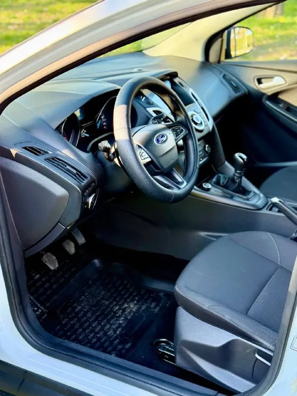 ⚪️ ford focus 3 rest 💰цена: 990 000р 🏢город: мариуполь 📅год выпуска: 2018 🧾пробег: 159 227 км. ⚙️двигатель: 1.6 ⛽топливо: бензин ⚙️кпп: механика 📞 телефон: +7-989-263-55-56 +7-949-727-41-51 +7-949-713-18-14 💾 описание: ford focus 3 restyling- это практичный автомобиль, который сочетает в себе надёжность и функциональность. универсал с надёжной механической коробкой передач и цепным двигателем объемом 1.6 который обеспечивает хорошую динамику и экономичность. ✔️ кузов без коррозии и дефектов ✔️ оригинальный пробег ✔️ огромный багажник комплектация 👍: кондиционер ❄️ (работает отлично), android магнитола с камерой заднего вида, abs, airbag, электропакет, гидроусилитель руля, мультируль, центральный замок. улица шевченко 269 🏦 возможна продажа в кредит по двум документам. - фотография - 9