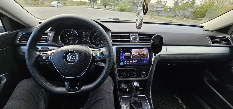 Продам volkswagen passat b8 usa год:2016 двигатель: 1.8tsi (stage 1+) 250л. с акпп: aisin 6ст. пробег:222.800км. описание: автомобиль в отличном состоянии, делать ничего не нужно, своевременное то, замена масла в моторе каждые 7000км только ravenol 5w30 smp, в акпп каждые 30.000км. только toyota ws. мотор в идеальном состоянии, заводской хон. акпп в отличном состоянии. все стекла родные, включая лобовое установлена дорогая качественная аккустика, магнитола teyes cc3 с регистратором teyes. камерой заднего вида teyes также установлена качественная контурная подсветка. диски r19 hre оригинальные, с летней резиной практически новая. диски r16 родные, на новой зимней резине. вложено во все это больше 400т. р от автомобиля не избавляюсь, продажа не срочная. .. цена: 1.900.000₽ реальному будущему владельцу хороший торг. .. находится: г. мариуполь +79497138247 владимир - фотография - 6