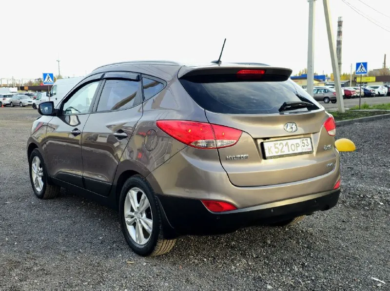 🚗🅰️🅰️🅰️ 🚘хендай ix 35 ⚙️двигатель: 2.0л ⛽️вид топлива бензин 📦кпп: автомат 🗺️пробег:200.000км ⚙️привод: полный 📅год выпуска: 2013 💴цена: 1м150тр автомобиль в хорошем состоянии не бита не крашена 100% вложений не требует объем двигателя 2.0 богатая комплектация -кожаный слон -камера задниговида вида •усилитель руля • кондиционер •4 эл стеклоподъёмника •подогревы сидений •мультимедиа usb aux • безопасность (airbag) abs esp •эл регулировка зеркал 📞 🇷🇺 звоните: +79494660985 +79498307562 📍•город макеевка - фотография - 5