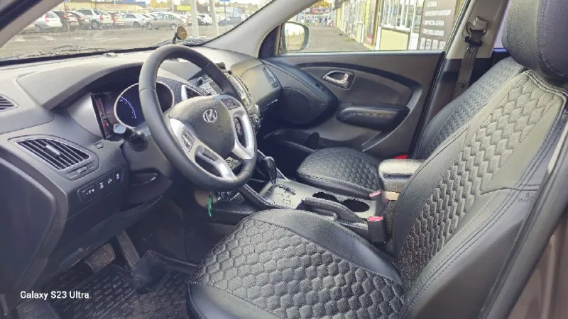 🚗🅰️🅰️🅰️ 🚘хендай ix 35 ⚙️двигатель: 2.0л ⛽️вид топлива бензин 📦кпп: автомат 🗺️пробег:200.000км ⚙️привод: полный 📅год выпуска: 2013 💴цена: 1м150тр автомобиль в хорошем состоянии не бита не крашена 100% вложений не требует объем двигателя 2.0 богатая комплектация -кожаный слон -камера задниговида вида •усилитель руля • кондиционер •4 эл стеклоподъёмника •подогревы сидений •мультимедиа usb aux • безопасность (airbag) abs esp •эл регулировка зеркал 📞 🇷🇺 звоните: +79494660985 +79498307562 📍•город макеевка - фотография - 7