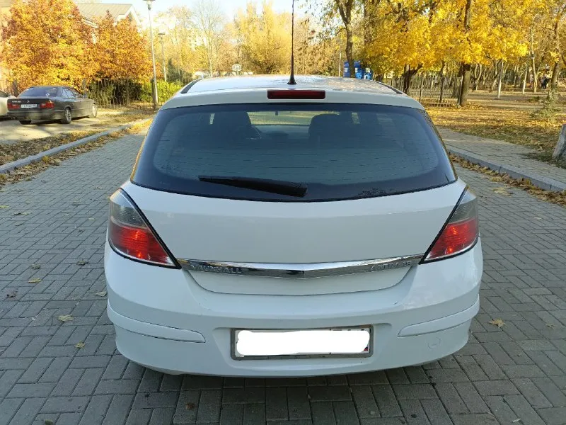 Продам opel astra h 2011года в отличном состоянии вложения не требует! все работает отлично! родной пробег 193тыс. двигатель 1.6 16v. масло не ест не дымит, работает как часы! коробка механика, без нареканий! ходовая не стучит не гремит после т. о. полная комплектация: гур, климат контроль, круиз, подогревы сидений и зеркал полный эл. пакет 4 стеклоподъёмника эл зеркала, датчик дождя/света, мульти руль, заводской ксенон в линзах, борт. комп музыка с аux сигнализация и тд. в подарок отдам почти новый комплект зимней резины! салон как новый. документы в полном порядке без штрафов арестов и ограничений! цена 475.000. торг! срочно! тел. +79495589051 осмотр. донецк! - фотография - 6