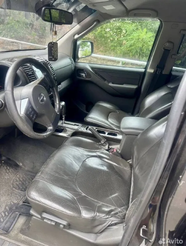 ❗️продается nissan navara 2007 2.5 дизель, коробка автомат. пробег 345 000 км. прошел полное то с заменой всех жидкостей и тормозной системы. по технической части никаких нареканий. хорошая грязевая резина, все блокировки и понижайки работают идеально. находится в донецке. возможен обмен. цена: 1 🍋 писать по поводу машины в тг: евгений @e599_gx или по номеру: +79491223344 - фотография - 4
