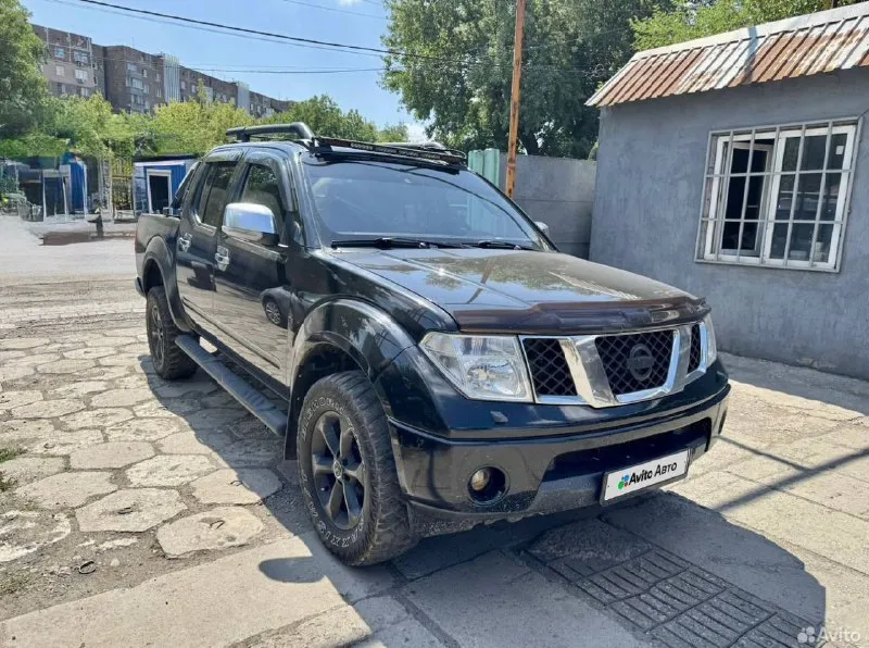 ❗️продается nissan navara 2007 2.5 дизель, коробка автомат. пробег 345 000 км. прошел полное то с заменой всех жидкостей и тормозной системы. по технической части никаких нареканий. хорошая грязевая резина, все блокировки и понижайки работают идеально. находится в донецке. возможен обмен. цена: 1 🍋 писать по поводу машины в тг: евгений @e599_gx или по номеру: +79491223344 - фотография - 5