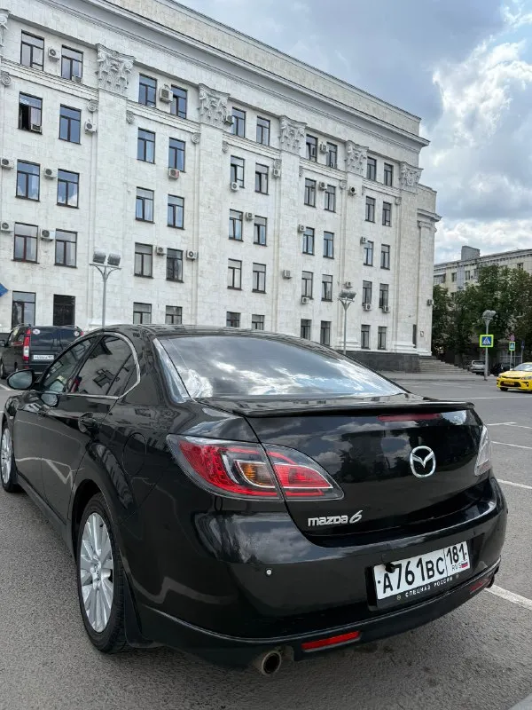 Продается mazda 6 ii (gh), 2008 год марка и модель: mazda 6 ii (gh) год выпуска: 2008 тип кузова: седан цвет: черный пробег: 253,000 км двигатель: 2.л / 150л. с. / бензин трансмиссия: автоматическая привод: передний --- - просторный салон с кожаной отделкой руля и рычага кпп. - передние сиденья с подогревом. -бортовой планшет -мультируль -круизконтроль -датчик света -датчик дождя -двухзонный климат контроль -камера заднего вида -сигнализация starline с авто запуском цена 930.000 торг у капота контакты: +79592095342 - артём осмотр г. луганск 📞 звоните: +7(959)2095342 - фотография - 4