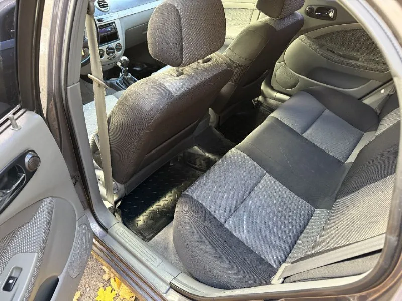 Продам chevrolet lacetti 2012 года выпуска. пробег: 240 000 км. двигатель: 1598 см3. кпп: механическая 5 ст. подогрев зеркал, электро регулировка зеркал, кондиционер, регулировка фар, 4 стеклоподъемника. птс оригинал, два комплекта ключей, новый аккумулятор осмотр город енакиево! все вопросы по телефону. +79490678561 480 000 р. - фотография - 10