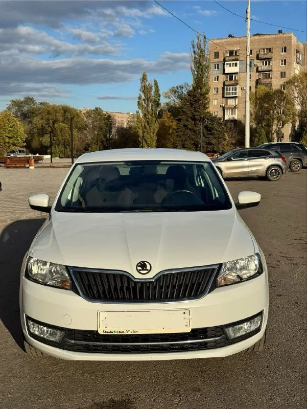 Продам skoda rapid( skoda рапид) в заводском окрасе,1хозяин, 2015 года, 1,6 двигатель, редкая комплектация hockey edition. надежный атмосферный мотор, родной пробег 174 тыс км. коробка передач-aisin, переключает плавно, без рывков. южный ухоженный автомобиль, обслуживался на клубном сервисе в ростове. по комплектации: кондиционер, монитор, стеклоподъемники, подогрев передних сидений, 2 ключа, 2 комплекта резины на дисках. территориально алчевск. цена 1 190 000 р. тел: +79591376624 📞 звоните: +7(959)1376624 - фотография - 6