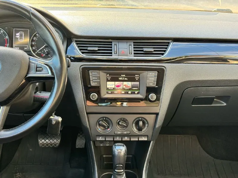 Продам skoda rapid( skoda рапид) в заводском окрасе,1хозяин, 2015 года, 1,6 двигатель, редкая комплектация hockey edition. надежный атмосферный мотор, родной пробег 174 тыс км. коробка передач-aisin, переключает плавно, без рывков. южный ухоженный автомобиль, обслуживался на клубном сервисе в ростове. по комплектации: кондиционер, монитор, стеклоподъемники, подогрев передних сидений, 2 ключа, 2 комплекта резины на дисках. территориально алчевск. цена 1 190 000 р. тел: +79591376624 📞 звоните: +7(959)1376624 - фотография - 8