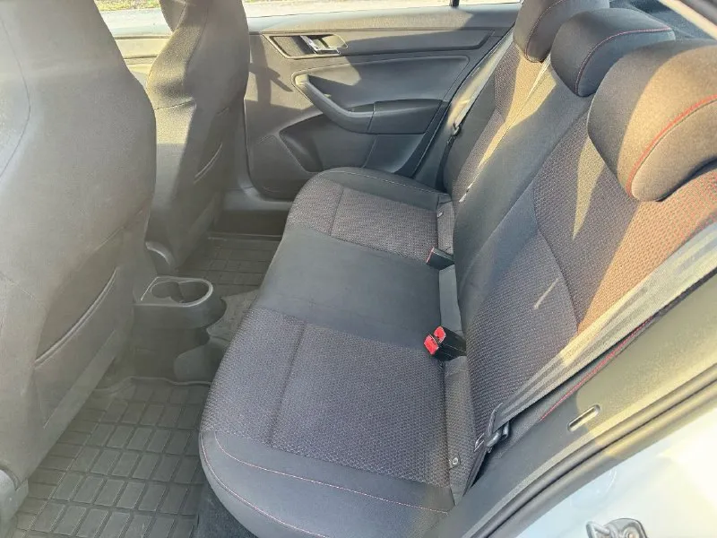 Продам skoda rapid( skoda рапид) в заводском окрасе,1хозяин, 2015 года, 1,6 двигатель, редкая комплектация hockey edition. надежный атмосферный мотор, родной пробег 174 тыс км. коробка передач-aisin, переключает плавно, без рывков. южный ухоженный автомобиль, обслуживался на клубном сервисе в ростове. по комплектации: кондиционер, монитор, стеклоподъемники, подогрев передних сидений, 2 ключа, 2 комплекта резины на дисках. территориально алчевск. цена 1 190 000 р. тел: +79591376624 📞 звоните: +7(959)1376624 - фотография - 9