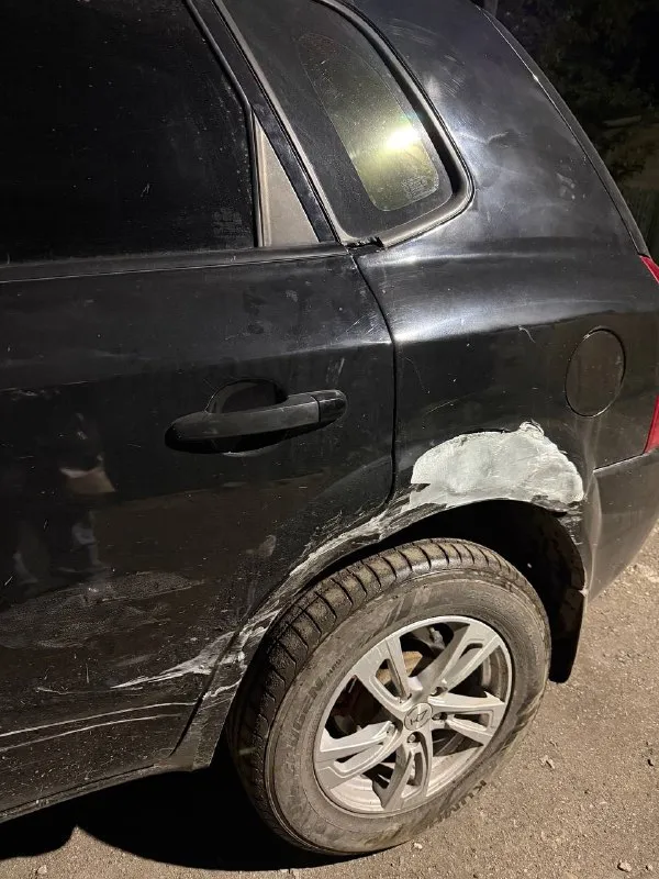 Продам hyundai tucson, кузов не гнилой, но есть момент на фото видно, нужно выровнять дверь и арку и покрасить, мотор 2 литра работает отлично, пробег 232.500,полный привод, механика, салон после химчистки, два комплекта резины зима лето на дисках,650.000₽, макеевка, +79493494047 📞 звоните: +7(949)3494047 - фотография - 10