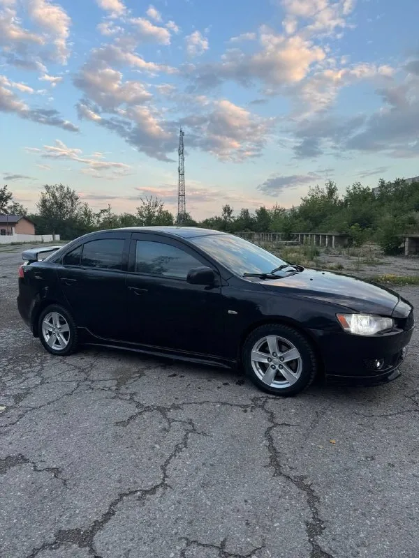 Mitsubishi lancer x | 2008 | 2.0 cvt | машина в хорошем состоянии. · двигатель: 2 литра (152 л. с.) · коробка: вариатор (cvt) · пробег: 271 тыс. км · состояние: чистое внутри и снаружи, кондей ледяной. гбо вписан, хорошая музыка. · цена: 750 000 руб. ➡ торг у места к адекватным покупателям! донецк. кировский район. +79490846378 - фотография - 3