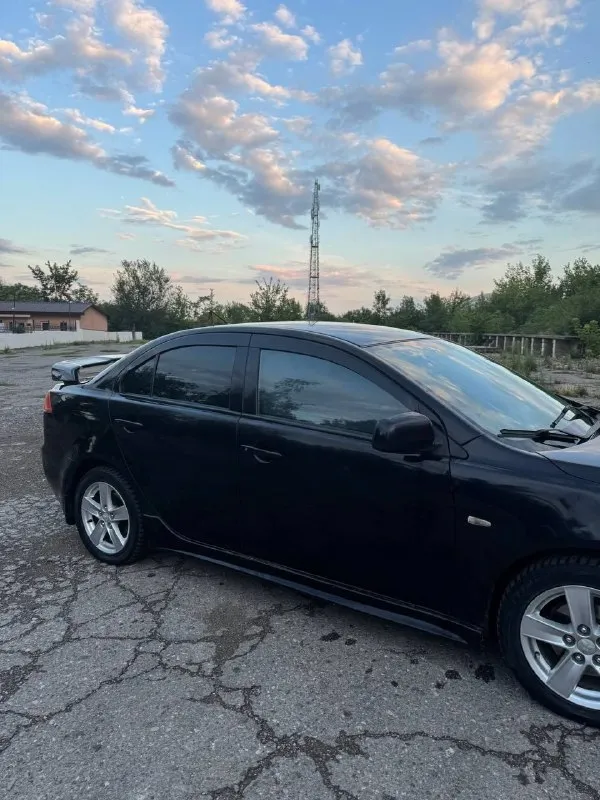 Mitsubishi lancer x | 2008 | 2.0 cvt | машина в хорошем состоянии. · двигатель: 2 литра (152 л. с.) · коробка: вариатор (cvt) · пробег: 271 тыс. км · состояние: чистое внутри и снаружи, кондей ледяной. гбо вписан, хорошая музыка. · цена: 750 000 руб. ➡ торг у места к адекватным покупателям! донецк. кировский район. +79490846378 - фотография - 4