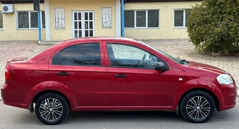 Продам chevrolet aveo 2008г. корейская сборка! авто в отличнейшем состоянии! вложений абсолютно никаких не требуется! автотека зеленая! оригинальный пробег 201т. по кузову все прекрасно! без дефектов и намеков на гнилье или ржавчину! выглядит безупречно! все герметики и швы родные! двигатель 1.4 16кл 101л. с, работает прекрасно, без посторонних шумов! масло не расходует! по кпп все отлично! переключается как положено без хрустов вылетов и прочего! по ходовой части все отлично! без стуков и прочих посторонних звуков! в ходу взбитая машинка! по комплектации: кондиционер, гидроусилитель руля, антиблокировочная система abs, эл. стеклоподъемники, подогрев заднего стекла. салон опрятный и ухоженный, без потертостей и порезов! документы кристально чистые, при переоформление не будет никаких проблем! цена 520.000т/р торг! тел: +79494267493 - фотография - 6