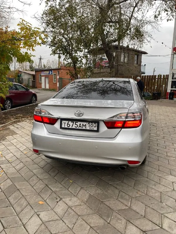 Продам toyota camry 50, 2013 год, ат 2.5 л. 181л. с. пробег 256.000 км. чистый европеец, делал хорошую шумоизоляцию, новые тормозные диски, датчик дождя, музыка играет четко, новые задние стойки, стоит хорошая led - оптика, 3 ключа, двигатель работает отлично, ходовая обслужена, диски r19, резина стоит continental, есть комплект зимней резины, на дисках r16, в машине никогда не курили, машина находиться в мариуполе, продажа из за покупки нового автомобиля, обмен не интересует, цена 1🍋500 р. , торг реальному покупателю у капота, все вопросы по телефону +79497048102 - фотография - 3