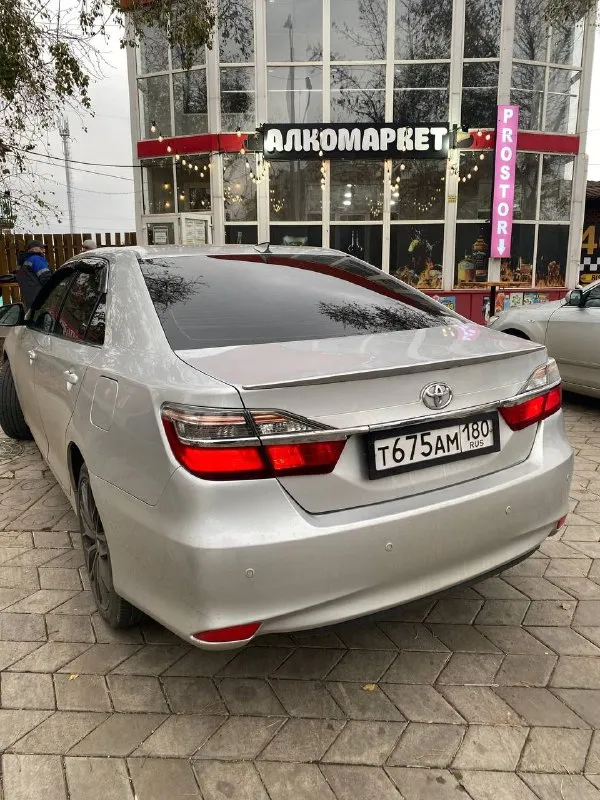Продам toyota camry 50, 2013 год, ат 2.5 л. 181л. с. пробег 256.000 км. чистый европеец, делал хорошую шумоизоляцию, новые тормозные диски, датчик дождя, музыка играет четко, новые задние стойки, стоит хорошая led - оптика, 3 ключа, двигатель работает отлично, ходовая обслужена, диски r19, резина стоит continental, есть комплект зимней резины, на дисках r16, в машине никогда не курили, машина находиться в мариуполе, продажа из за покупки нового автомобиля, обмен не интересует, цена 1🍋500 р. , торг реальному покупателю у капота, все вопросы по телефону +79497048102 - фотография - 4