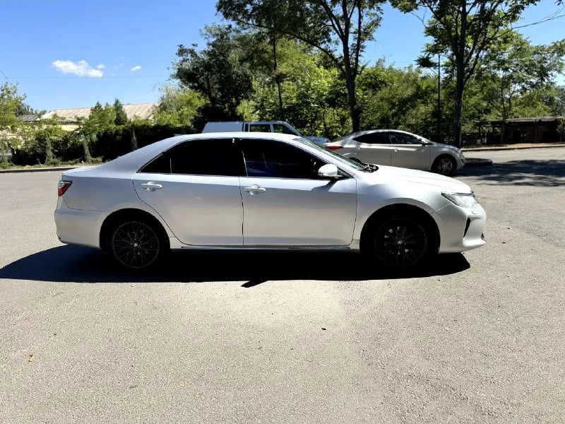 Продам toyota camry 50, 2013 год, ат 2.5 л. 181л. с. пробег 256.000 км. чистый европеец, делал хорошую шумоизоляцию, новые тормозные диски, датчик дождя, музыка играет четко, новые задние стойки, стоит хорошая led - оптика, 3 ключа, двигатель работает отлично, ходовая обслужена, диски r19, резина стоит continental, есть комплект зимней резины, на дисках r16, в машине никогда не курили, машина находиться в мариуполе, продажа из за покупки нового автомобиля, обмен не интересует, цена 1🍋500 р. , торг реальному покупателю у капота, все вопросы по телефону +79497048102 - фотография - 6