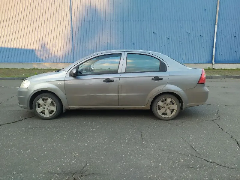 Продам aveo 2007 г. пробег 372000 км. мотор делал, после ремонта проехал 70 т. км. за последнее время замена радиаторов, патрубки системы охлаждения, ремни( генератора и грм), стартер, ревизия генератора. ходовая в порядке, машина доедет куда угодно) днище целое без гнили, по кузову есть нюансы. комплект зимней резины имеется. цена 280 т. р, торг. г. донецк. тел. +7949 3792982. феникс, телеграмм. - фотография - 2