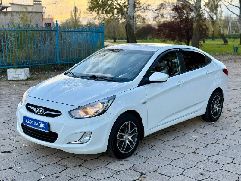 ⚪️ hyundai solaris 💰цена: 700 000р 🏢город: мариуполь 📅год выпуска: 2013 🧾пробег: 220 870 км. ⚙️двигатель: 1.6 ⛽топливо: бензин ⚙️кпп: механика 📞телефон: +7-989-263-55-56 +7-949-727-41-51 +7-949-551-91-52 💾 описание: solaris зарекомендовал себя. .. льный, практичный и надежный автомобиль для тех, кому важны экономичность, надёжность и комфорт. ✅ южная эксплуатация, кузов без коррозии ✅ хорошее состояние как внешне, так и технически ✅ гбо евро-4 с отметкой в птс отличная комплектация: кондиционер ❄️ (работает отлично), электростекла, птф, abs, airbag, гидроусилитель, очень красивые литые диски на хорошей летней резине. улица шевченко 269 ⚠️бесплатно доставим этот или другой автомобиль в донецк, макеевку, бердянск, мелитополь и другие города новых территорий после детального видеообзора со всевозможными диагностиками⚠️ 🏦 возможна продажа в кредит по двум документам. - фотография - 1