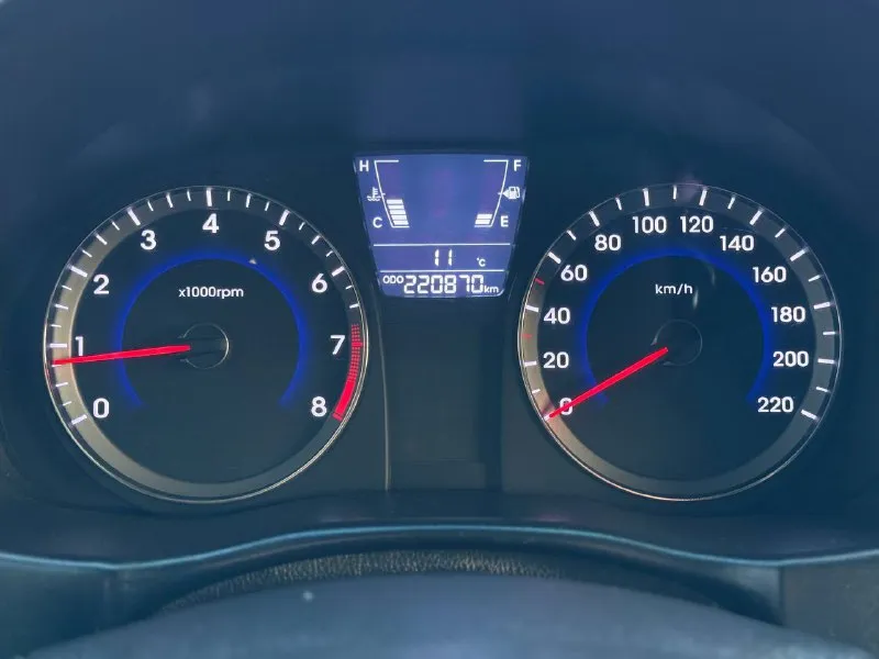 ⚪️ hyundai solaris 💰цена: 700 000р 🏢город: мариуполь 📅год выпуска: 2013 🧾пробег: 220 870 км. ⚙️двигатель: 1.6 ⛽топливо: бензин ⚙️кпп: механика 📞телефон: +7-989-263-55-56 +7-949-727-41-51 +7-949-551-91-52 💾 описание: solaris зарекомендовал себя. .. льный, практичный и надежный автомобиль для тех, кому важны экономичность, надёжность и комфорт. ✅ южная эксплуатация, кузов без коррозии ✅ хорошее состояние как внешне, так и технически ✅ гбо евро-4 с отметкой в птс отличная комплектация: кондиционер ❄️ (работает отлично), электростекла, птф, abs, airbag, гидроусилитель, очень красивые литые диски на хорошей летней резине. улица шевченко 269 ⚠️бесплатно доставим этот или другой автомобиль в донецк, макеевку, бердянск, мелитополь и другие города новых территорий после детального видеообзора со всевозможными диагностиками⚠️ 🏦 возможна продажа в кредит по двум документам. - фотография - 10