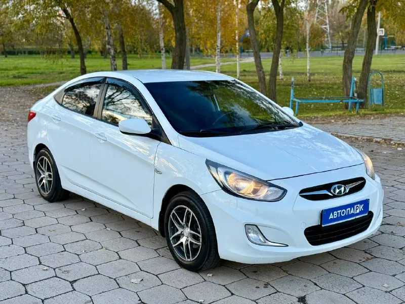 ⚪️ hyundai solaris 💰цена: 700 000р 🏢город: мариуполь 📅год выпуска: 2013 🧾пробег: 220 870 км. ⚙️двигатель: 1.6 ⛽топливо: бензин ⚙️кпп: механика 📞телефон: +7-989-263-55-56 +7-949-727-41-51 +7-949-551-91-52 💾 описание: solaris зарекомендовал себя. .. льный, практичный и надежный автомобиль для тех, кому важны экономичность, надёжность и комфорт. ✅ южная эксплуатация, кузов без коррозии ✅ хорошее состояние как внешне, так и технически ✅ гбо евро-4 с отметкой в птс отличная комплектация: кондиционер ❄️ (работает отлично), электростекла, птф, abs, airbag, гидроусилитель, очень красивые литые диски на хорошей летней резине. улица шевченко 269 ⚠️бесплатно доставим этот или другой автомобиль в донецк, макеевку, бердянск, мелитополь и другие города новых территорий после детального видеообзора со всевозможными диагностиками⚠️ 🏦 возможна продажа в кредит по двум документам. - фотография - 3