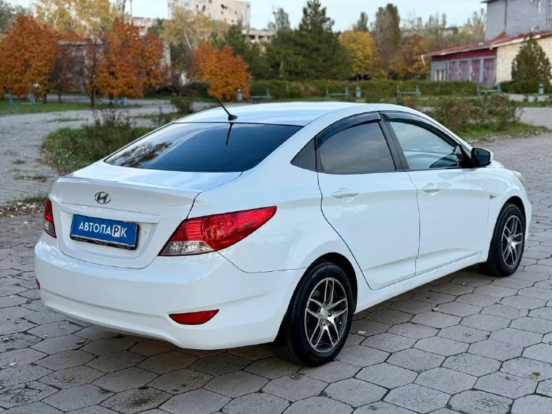 ⚪️ hyundai solaris 💰цена: 700 000р 🏢город: мариуполь 📅год выпуска: 2013 🧾пробег: 220 870 км. ⚙️двигатель: 1.6 ⛽топливо: бензин ⚙️кпп: механика 📞телефон: +7-989-263-55-56 +7-949-727-41-51 +7-949-551-91-52 💾 описание: solaris зарекомендовал себя. .. льный, практичный и надежный автомобиль для тех, кому важны экономичность, надёжность и комфорт. ✅ южная эксплуатация, кузов без коррозии ✅ хорошее состояние как внешне, так и технически ✅ гбо евро-4 с отметкой в птс отличная комплектация: кондиционер ❄️ (работает отлично), электростекла, птф, abs, airbag, гидроусилитель, очень красивые литые диски на хорошей летней резине. улица шевченко 269 ⚠️бесплатно доставим этот или другой автомобиль в донецк, макеевку, бердянск, мелитополь и другие города новых территорий после детального видеообзора со всевозможными диагностиками⚠️ 🏦 возможна продажа в кредит по двум документам. - фотография - 4