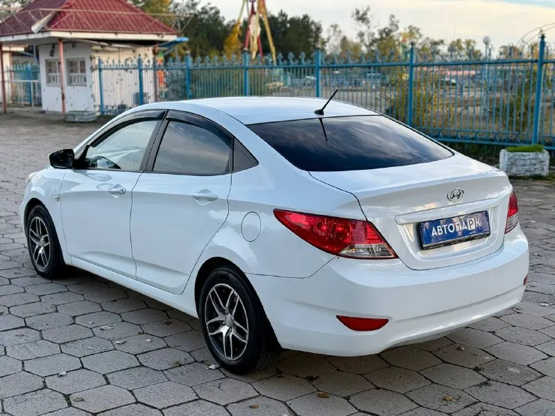 ⚪️ hyundai solaris 💰цена: 700 000р 🏢город: мариуполь 📅год выпуска: 2013 🧾пробег: 220 870 км. ⚙️двигатель: 1.6 ⛽топливо: бензин ⚙️кпп: механика 📞телефон: +7-989-263-55-56 +7-949-727-41-51 +7-949-551-91-52 💾 описание: solaris зарекомендовал себя. .. льный, практичный и надежный автомобиль для тех, кому важны экономичность, надёжность и комфорт. ✅ южная эксплуатация, кузов без коррозии ✅ хорошее состояние как внешне, так и технически ✅ гбо евро-4 с отметкой в птс отличная комплектация: кондиционер ❄️ (работает отлично), электростекла, птф, abs, airbag, гидроусилитель, очень красивые литые диски на хорошей летней резине. улица шевченко 269 ⚠️бесплатно доставим этот или другой автомобиль в донецк, макеевку, бердянск, мелитополь и другие города новых территорий после детального видеообзора со всевозможными диагностиками⚠️ 🏦 возможна продажа в кредит по двум документам. - фотография - 6