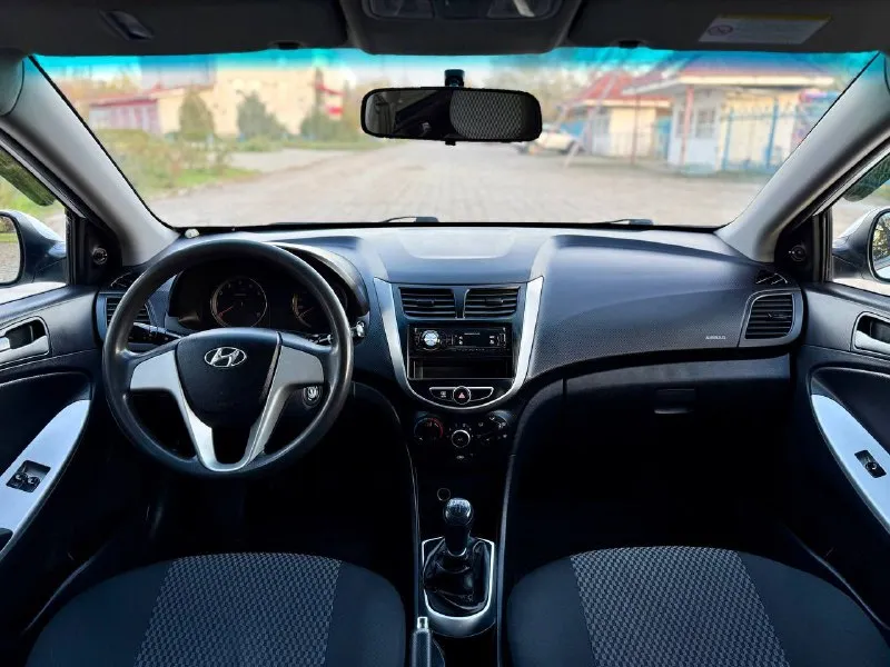 ⚪️ hyundai solaris 💰цена: 700 000р 🏢город: мариуполь 📅год выпуска: 2013 🧾пробег: 220 870 км. ⚙️двигатель: 1.6 ⛽топливо: бензин ⚙️кпп: механика 📞телефон: +7-989-263-55-56 +7-949-727-41-51 +7-949-551-91-52 💾 описание: solaris зарекомендовал себя. .. льный, практичный и надежный автомобиль для тех, кому важны экономичность, надёжность и комфорт. ✅ южная эксплуатация, кузов без коррозии ✅ хорошее состояние как внешне, так и технически ✅ гбо евро-4 с отметкой в птс отличная комплектация: кондиционер ❄️ (работает отлично), электростекла, птф, abs, airbag, гидроусилитель, очень красивые литые диски на хорошей летней резине. улица шевченко 269 ⚠️бесплатно доставим этот или другой автомобиль в донецк, макеевку, бердянск, мелитополь и другие города новых территорий после детального видеообзора со всевозможными диагностиками⚠️ 🏦 возможна продажа в кредит по двум документам. - фотография - 8