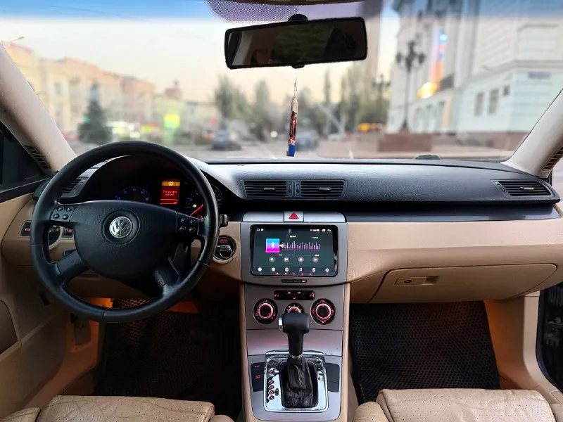 Volkswagen passat b6 2.0 tsi полная комплектация!
Passat b6 2006 года машина полностью обслужена и в отличном техническом состоянии — сел и поехал без единого вложения!
2.0 Tsi — мощный, экономичный
Автомат — работает мягко, без рывков
Полная комплектация
Кожаный салон
Подогрев передних сидений
Круиз-контроль
Мультируль
Парктроники спереди и сзади
Электропривод зеркал и сидений
Световой и дождевой датчики
Аудиосистема с bluetooth / aux
Литые диски, хорошая резина
По технике: машина ухожена, все расходники заменены по регламенту. Двигатель тянет ровно, коробка переключает плавно, подвеска без стуков. То пройдено, вложений не требует.
Кузов в отличном состоянии, без коррозии. Салон чистый, не прокуренный. Надёжный, комфортный и динамичный автомобиль — идеален как для города, так и для трассы.
Цена: 815.000(торг) контакт: +79494453530
Осмотр: донецк
📲 Tg: @ku4eryviy001
📞 Звоните: +7(949)4453530 - фотография - 5