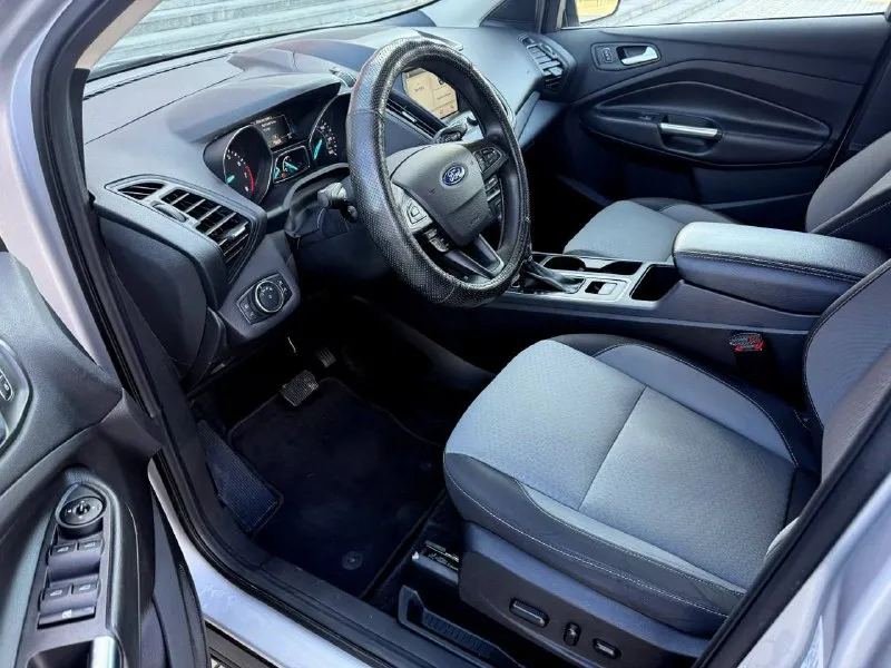 Ford escape, 2017, 1.5 (179 л. с.) автомат. 137000км. отличный автомобиль на обычном автомате, не робот. хорошая комплектация, климат контроль 2-х зонный, электрорегулировка и подогрев передних сидений, датчик дождя, датчик света, люк + панорамная крыша, мультимедийная система с камерой заднего вида. возможен оформление в кредит. возможен обмен. более детально по телефону. цена - 1.630.000 р. +79493250509 - фотография - 6