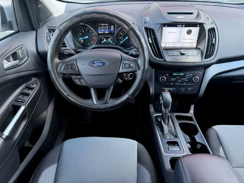 Ford escape, 2017, 1.5 (179 л. с.) автомат. 137000км. отличный автомобиль на обычном автомате, не робот. хорошая комплектация, климат контроль 2-х зонный, электрорегулировка и подогрев передних сидений, датчик дождя, датчик света, люк + панорамная крыша, мультимедийная система с камерой заднего вида. возможен оформление в кредит. возможен обмен. более детально по телефону. цена - 1.630.000 р. +79493250509 - фотография - 7
