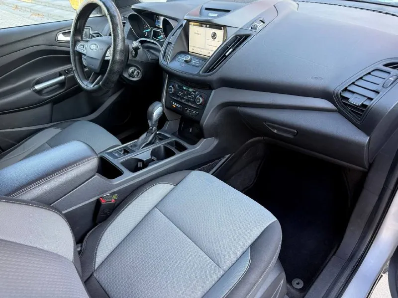 Ford escape, 2017, 1.5 (179 л. с.) автомат. 137000км. отличный автомобиль на обычном автомате, не робот. хорошая комплектация, климат контроль 2-х зонный, электрорегулировка и подогрев передних сидений, датчик дождя, датчик света, люк + панорамная крыша, мультимедийная система с камерой заднего вида. возможен оформление в кредит. возможен обмен. более детально по телефону. цена - 1.630.000 р. +79493250509 - фотография - 8