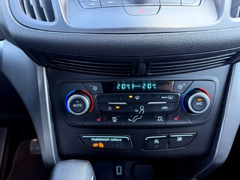 Ford escape, 2017, 1.5 (179 л. с.) автомат. 137000км. отличный автомобиль на обычном автомате, не робот. хорошая комплектация, климат контроль 2-х зонный, электрорегулировка и подогрев передних сидений, датчик дождя, датчик света, люк + панорамная крыша, мультимедийная система с камерой заднего вида. возможен оформление в кредит. возможен обмен. более детально по телефону. цена - 1.630.000 р. +79493250509 - фотография - 9