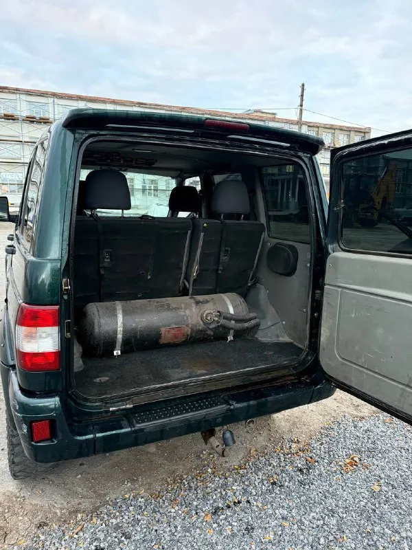 Продам уаз патриот sport 2010 в отличном техническом состоянии, раздатка, мосты обслужены. капитальный ремонт двигателя, газ евро 4 вписан в птс, баллон 65л. автомобиль на уверенном ходу, есть недочеты по лкп, гнили ржавчины нет. цена: 545т. р. торг при осмотре все вопросы по телефону +79493186614 - фотография - 5
