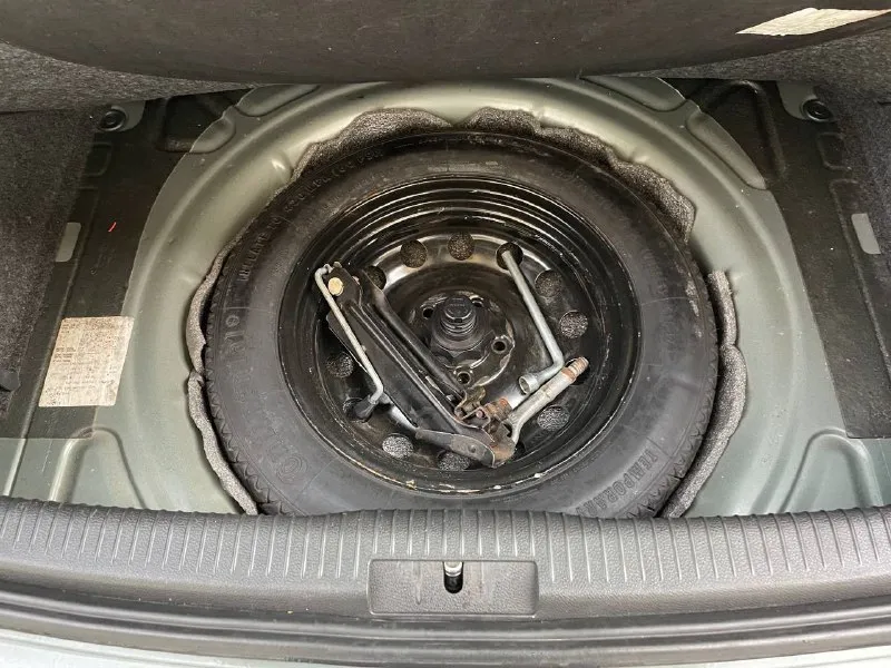 Продам volkswagen golf 5 2005г. в автомобиль без дтп вся безопасность air bag (8 подушке) на месте! все стекла родные в том числе и лобовое ! хорошая комплектация:гур, 4 стеклоподъёмники, электро регулировка зеркал(с подогревом) ❄️ кондиционер ❄️(работает исправно) датчик света/дождя, обогрев заднего стекла, установлена сенсорный мафон android с навигацией камерой заднего вида и т. д.багажник полностью укомплектован(запаска, домкрат, ключ) автомобиль на оригинальных vag r16 дисках хорошая резина. автомобиль обслужен в ближайшее время вложений не требует абсолютно, от состояния будете в восторге, покупкой останетесь довольны ! с документами полный порядок (птс стс дкп) переоформление без проблем ! цена💰 585.000₽ разумный торг присутствует! осмотр:г. макеевка тел. +79493834231 - фотография - 10