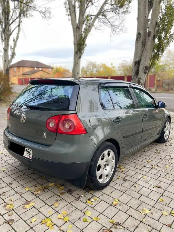 Продам volkswagen golf 5 2005г. в автомобиль без дтп вся безопасность air bag (8 подушке) на месте! все стекла родные в том числе и лобовое ! хорошая комплектация:гур, 4 стеклоподъёмники, электро регулировка зеркал(с подогревом) ❄️ кондиционер ❄️(работает исправно) датчик света/дождя, обогрев заднего стекла, установлена сенсорный мафон android с навигацией камерой заднего вида и т. д.багажник полностью укомплектован(запаска, домкрат, ключ) автомобиль на оригинальных vag r16 дисках хорошая резина. автомобиль обслужен в ближайшее время вложений не требует абсолютно, от состояния будете в восторге, покупкой останетесь довольны ! с документами полный порядок (птс стс дкп) переоформление без проблем ! цена💰 585.000₽ разумный торг присутствует! осмотр:г. макеевка тел. +79493834231 - фотография - 4