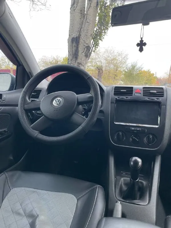 Продам volkswagen golf 5 2005г. в автомобиль без дтп вся безопасность air bag (8 подушке) на месте! все стекла родные в том числе и лобовое ! хорошая комплектация:гур, 4 стеклоподъёмники, электро регулировка зеркал(с подогревом) ❄️ кондиционер ❄️(работает исправно) датчик света/дождя, обогрев заднего стекла, установлена сенсорный мафон android с навигацией камерой заднего вида и т. д.багажник полностью укомплектован(запаска, домкрат, ключ) автомобиль на оригинальных vag r16 дисках хорошая резина. автомобиль обслужен в ближайшее время вложений не требует абсолютно, от состояния будете в восторге, покупкой останетесь довольны ! с документами полный порядок (птс стс дкп) переоформление без проблем ! цена💰 585.000₽ разумный торг присутствует! осмотр:г. макеевка тел. +79493834231 - фотография - 8