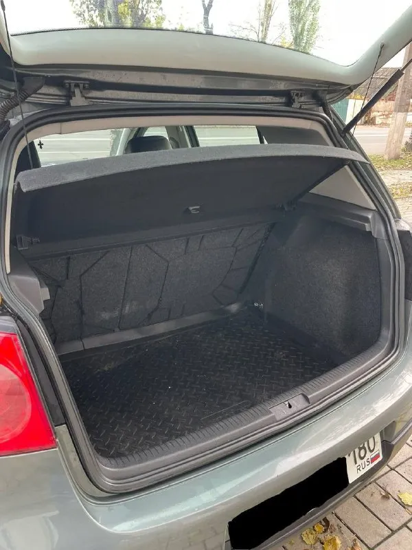 Продам volkswagen golf 5 2005г. в автомобиль без дтп вся безопасность air bag (8 подушке) на месте! все стекла родные в том числе и лобовое ! хорошая комплектация:гур, 4 стеклоподъёмники, электро регулировка зеркал(с подогревом) ❄️ кондиционер ❄️(работает исправно) датчик света/дождя, обогрев заднего стекла, установлена сенсорный мафон android с навигацией камерой заднего вида и т. д.багажник полностью укомплектован(запаска, домкрат, ключ) автомобиль на оригинальных vag r16 дисках хорошая резина. автомобиль обслужен в ближайшее время вложений не требует абсолютно, от состояния будете в восторге, покупкой останетесь довольны ! с документами полный порядок (птс стс дкп) переоформление без проблем ! цена💰 585.000₽ разумный торг присутствует! осмотр:г. макеевка тел. +79493834231 - фотография - 9