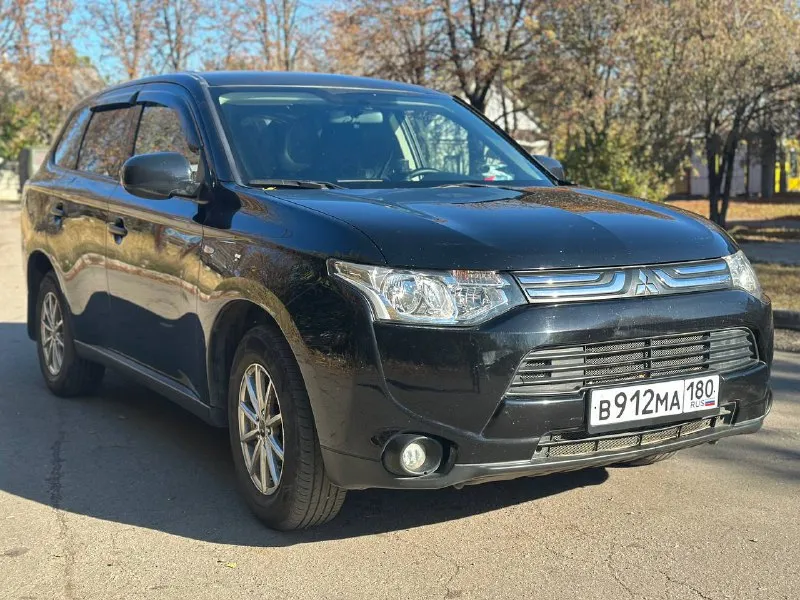 Продам авто mitsubishi outlander мотор 2.0 пробег 173000км коробка акпп цена: 1.260.000₽ год выпуска: 2013 город: донецк автомобиль в отличном состояние, полностью обслужен и не требует никаких вложений, японской сборки. комплектация: установлен монитор, камера заднего вида, климат контроль собственник, оформлена на меня! по всем вопросам звонить по телефону. +7 (949) 3471173 - фотография - 3