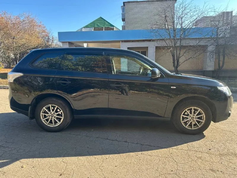 Продам авто mitsubishi outlander мотор 2.0 пробег 173000км коробка акпп цена: 1.260.000₽ год выпуска: 2013 город: донецк автомобиль в отличном состояние, полностью обслужен и не требует никаких вложений, японской сборки. комплектация: установлен монитор, камера заднего вида, климат контроль собственник, оформлена на меня! по всем вопросам звонить по телефону. +7 (949) 3471173 - фотография - 4