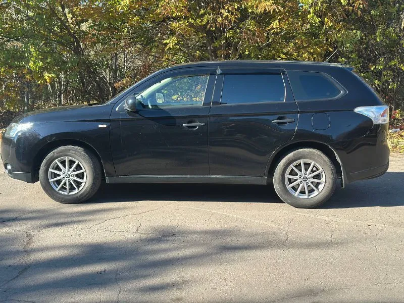 Продам авто mitsubishi outlander мотор 2.0 пробег 173000км коробка акпп цена: 1.260.000₽ год выпуска: 2013 город: донецк автомобиль в отличном состояние, полностью обслужен и не требует никаких вложений, японской сборки. комплектация: установлен монитор, камера заднего вида, климат контроль собственник, оформлена на меня! по всем вопросам звонить по телефону. +7 (949) 3471173 - фотография - 5