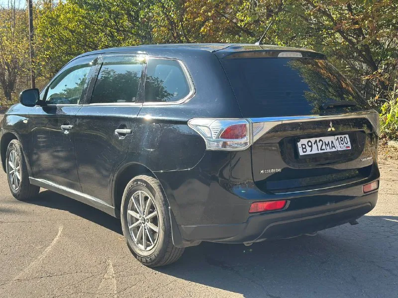 Продам авто mitsubishi outlander мотор 2.0 пробег 173000км коробка акпп цена: 1.260.000₽ год выпуска: 2013 город: донецк автомобиль в отличном состояние, полностью обслужен и не требует никаких вложений, японской сборки. комплектация: установлен монитор, камера заднего вида, климат контроль собственник, оформлена на меня! по всем вопросам звонить по телефону. +7 (949) 3471173 - фотография - 7