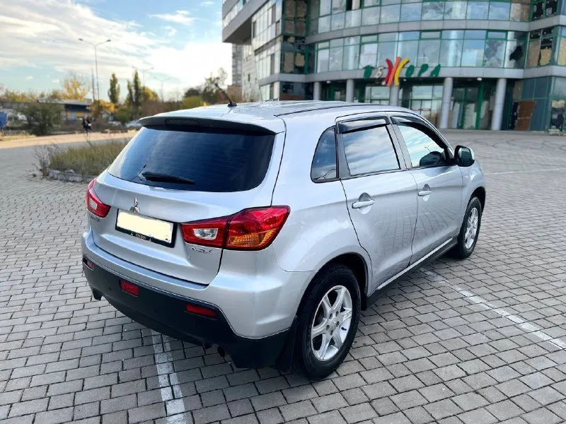 Продам mitsubishi asx год выпуска:2010 обьем двигателя:1.6 кпп:механика родной пробег 209.000 два собственника цена:930.000 автомобиль в отличном состояние, гаражное хранение. авто недавно прошёл полное т. о! автомобиль подходящий вариант, для любой мecтнoсти! экономичный, шустpый и самоe вaжнoe надёжный! очень надeжные японскиe моторы, которые идеально сочетаются с механической коробкой передач. полный комплект ключей! комлектация: подогрев сидений, бортовой компьютер, подогрев стекл, электро зеркала, кондиционер, 4 электро стёклаподъемника, сигнализация, складывающие сидение, комфортный багажник и много прочего достаточно для комфортного вождения. авто, с любым видом переоформлением. цена 930.000 номер телефона +79495905326 - фотография - 3