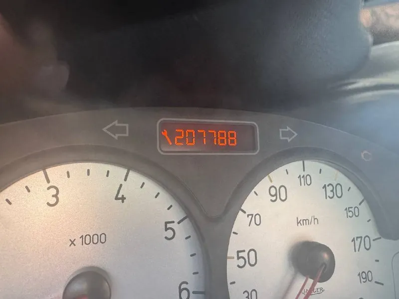 Продается пежо 206 сс, 2003 г. двигатель 1,6 (109 л. с.), автомат, в хорошем состоянии. выполнены все работы по ходовой. имеются незначительные погрешности по кузову, без ржавчины, механизм кабриолета исправен, работает без замечаний. цена:450 000 тысяч. остальные вопросы по телефону или при встрече. место встречи донецк. +79495921692 сергей 📞 звоните: +7(949)5921692 - фотография - 4