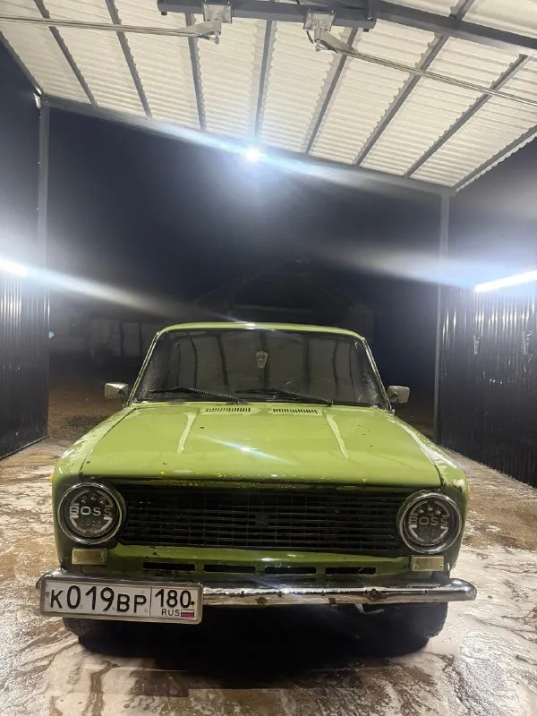 Продам ваз 2101. работает ровно, заводиться с пол оборота, коробка 4х ступка, также работает в штатном режиме. немного воет редуктор из за неправильной регулировки. хорошие тормоза частично переберались, свежие колодки. недавно перебирался карбюратор, свою функцию выполняет идеально. недавно устанавливались новые фары и стопы. сзади стоит зимняя резина. автомобиль каждый день на ходу! продажа в связи с покупкой другого автомобиля. цена 65.000.+79493085404. старобешево 📞 звоните: +7(949)3085404 - фотография - 2