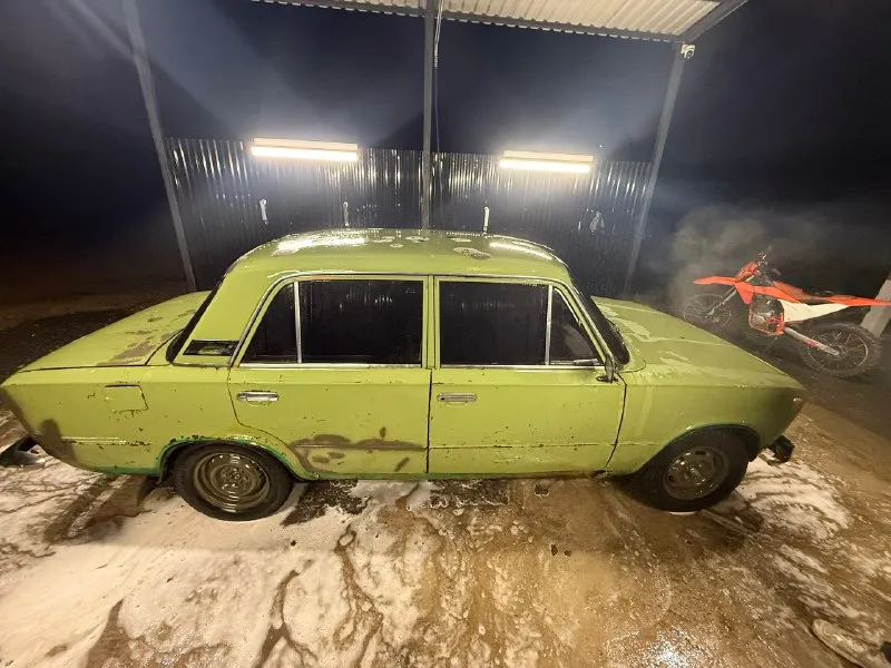 Продам ваз 2101. работает ровно, заводиться с пол оборота, коробка 4х ступка, также работает в штатном режиме. немного воет редуктор из за неправильной регулировки. хорошие тормоза частично переберались, свежие колодки. недавно перебирался карбюратор, свою функцию выполняет идеально. недавно устанавливались новые фары и стопы. сзади стоит зимняя резина. автомобиль каждый день на ходу! продажа в связи с покупкой другого автомобиля. цена 65.000.+79493085404. старобешево 📞 звоните: +7(949)3085404 - фотография - 9