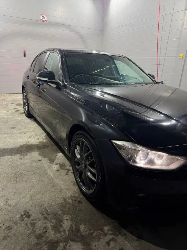 ‼️продам‼️ bmw f30 🔥 🔸год: 2013 🔸пробег: 213.000 км 🔸двигатель: 1.6 twin turbo power 🔸трансмиссия: aisin (8 ступенчатая) 🔸привод: задний 🔸комплектация: климат контроль; подогрев сидений, руля; датчик света, дождя; датчики прокола шин; парктроники; адаптивный ксенон с омывателем фар; aux, usb, bluetooth, car pla; 4 варианта езды (eco pro, comfort, sport, sport+), активная стабилизация, спортивные приборы и многое другое. 👉 автомобиль в прекрасном состоянии, на учёте, я хозяин. но не забывайте, что машине 12 лет, за новой в автосалон. салон в идеальном состоянии. по кузову вся ровная. по технике без нареканий, машина обслуживалась своевременно замена масла и фильтров каждые 5 тысяч (масло motul 5-40, фильтра man). тормоза обслужиные. автомобиль каждый день на ходу, пробег ростет. ❗от машины не избавляюссь, продажа в связи со сменой класса❗ 💰цена 1.799.000 🍋 (хороший торг реальному покупателю) по телефону не торгуюсь😉 звонить в любое время❗ +79493287632 (телеграмм) 📞 звоните: +7(949)3287632 - фотография - 3